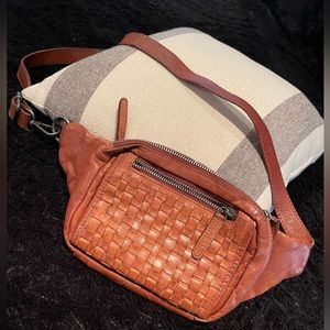 VILENCA HOLLAND
Leather Woven Waist Bag